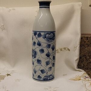 Japanese Elegant Blue and White Petite Floral Vase